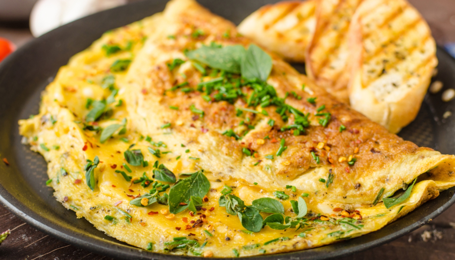 Omelete de espinafre com queijo feta: a receita mais saborosa que você vai provar