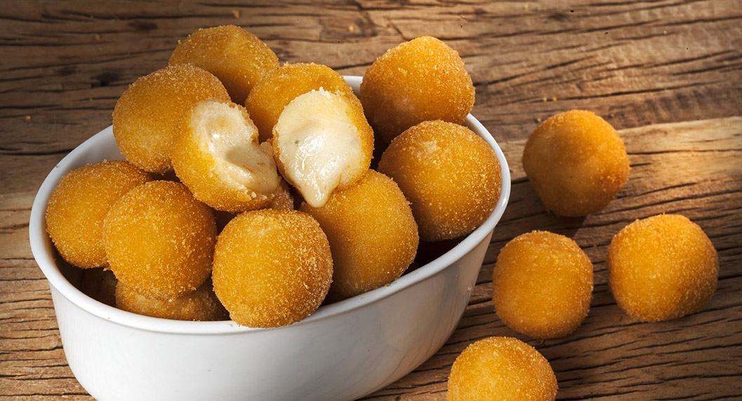 bolinho de queijo com cheddar