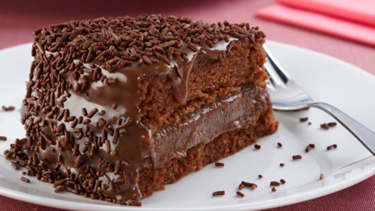 Bolo de Chocolate com Recheio de Brigadeiro