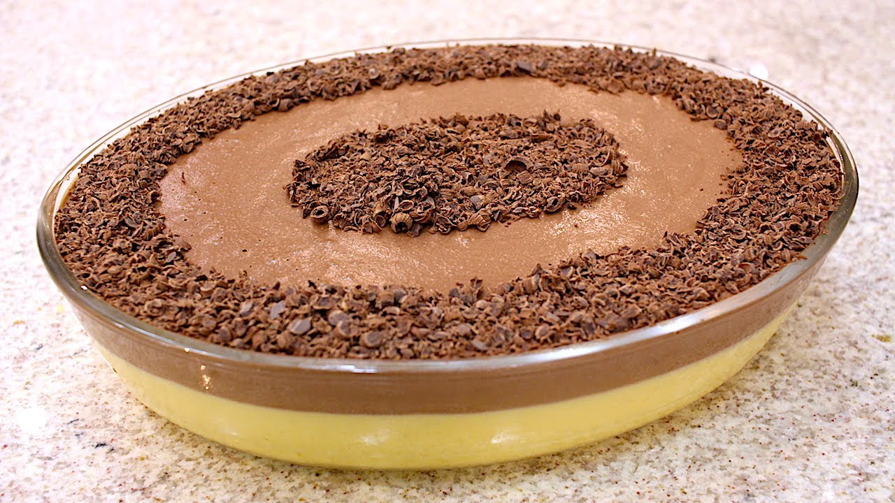 Mousse de Maracujá com Calda de Chocolate